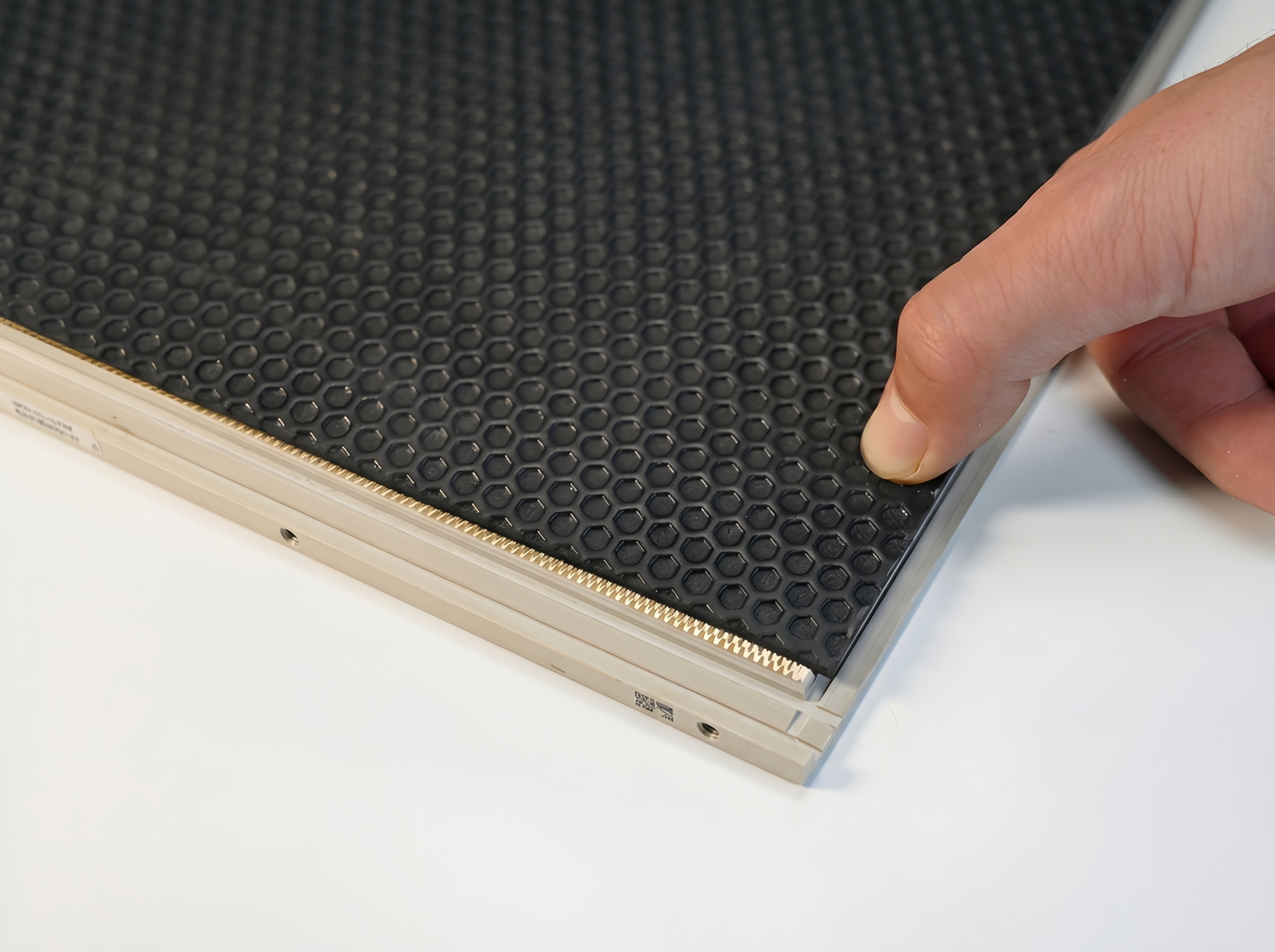 IXPE Backing Layer
Enhances floor comfort and sound insulation performance
