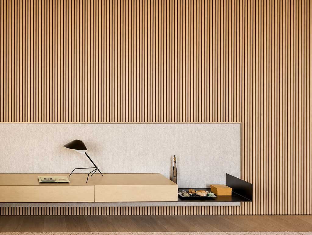 Acoustic Panels: Balancing Acoustic Performance and Decorative Design 2 Decorative use of WPC acoustic wall panelling for TV feature walls Translation