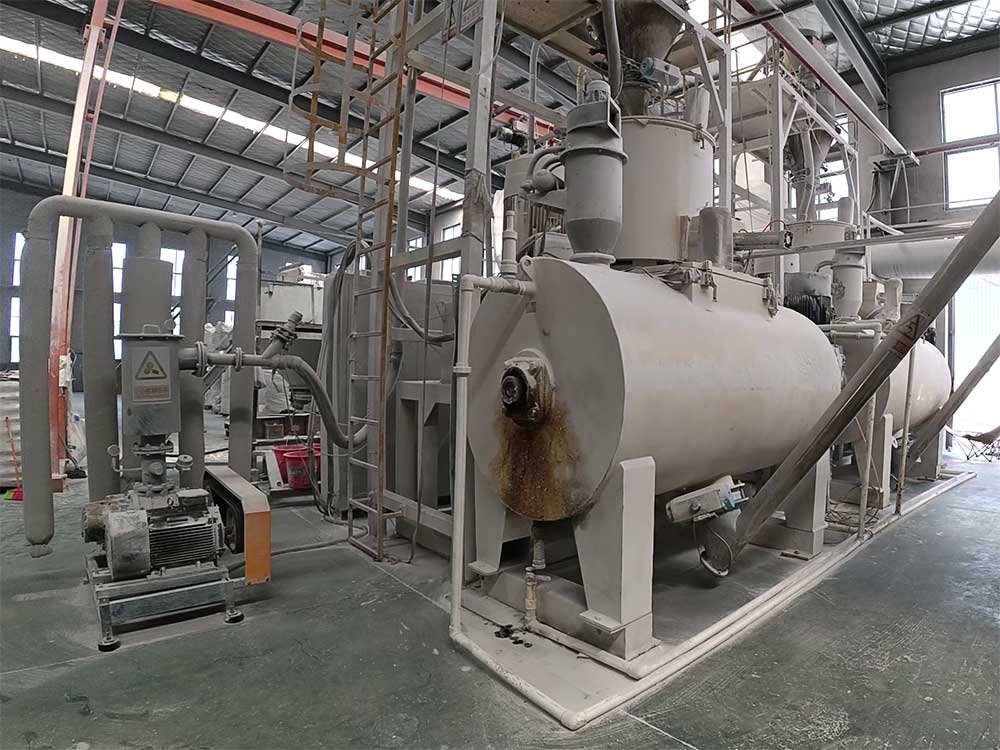 Blended calcium carbonate powder and PVC resin