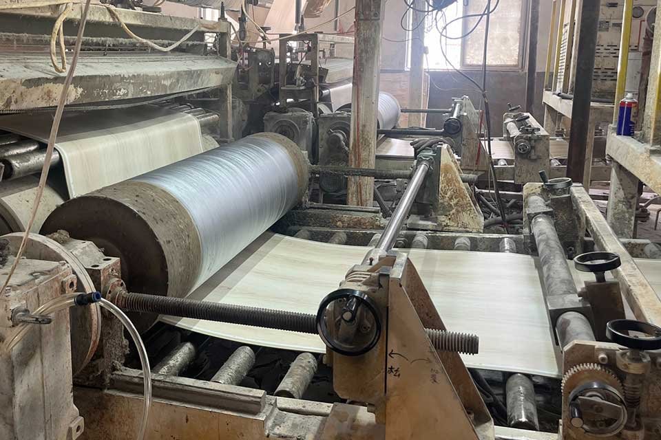 SPC Flooring Core Extrusion, Calendering, and Film Lamination Process